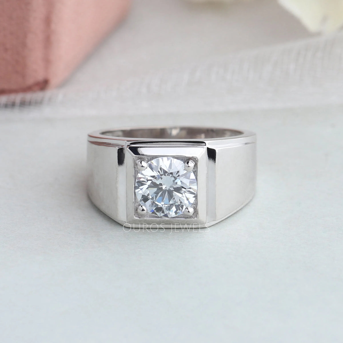 SY Men's Ring in Platinum, Princess Solitaire – SYNDIORA